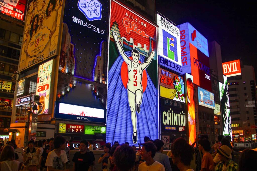 Neon-billboards-in-Dotonburi-Osaka